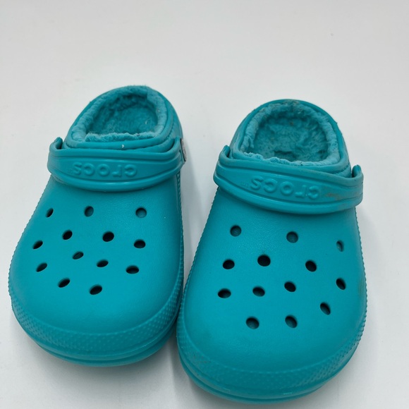 Toddler/kid child size 13 crocs blue lined/sherpa - Picture 5 of 6